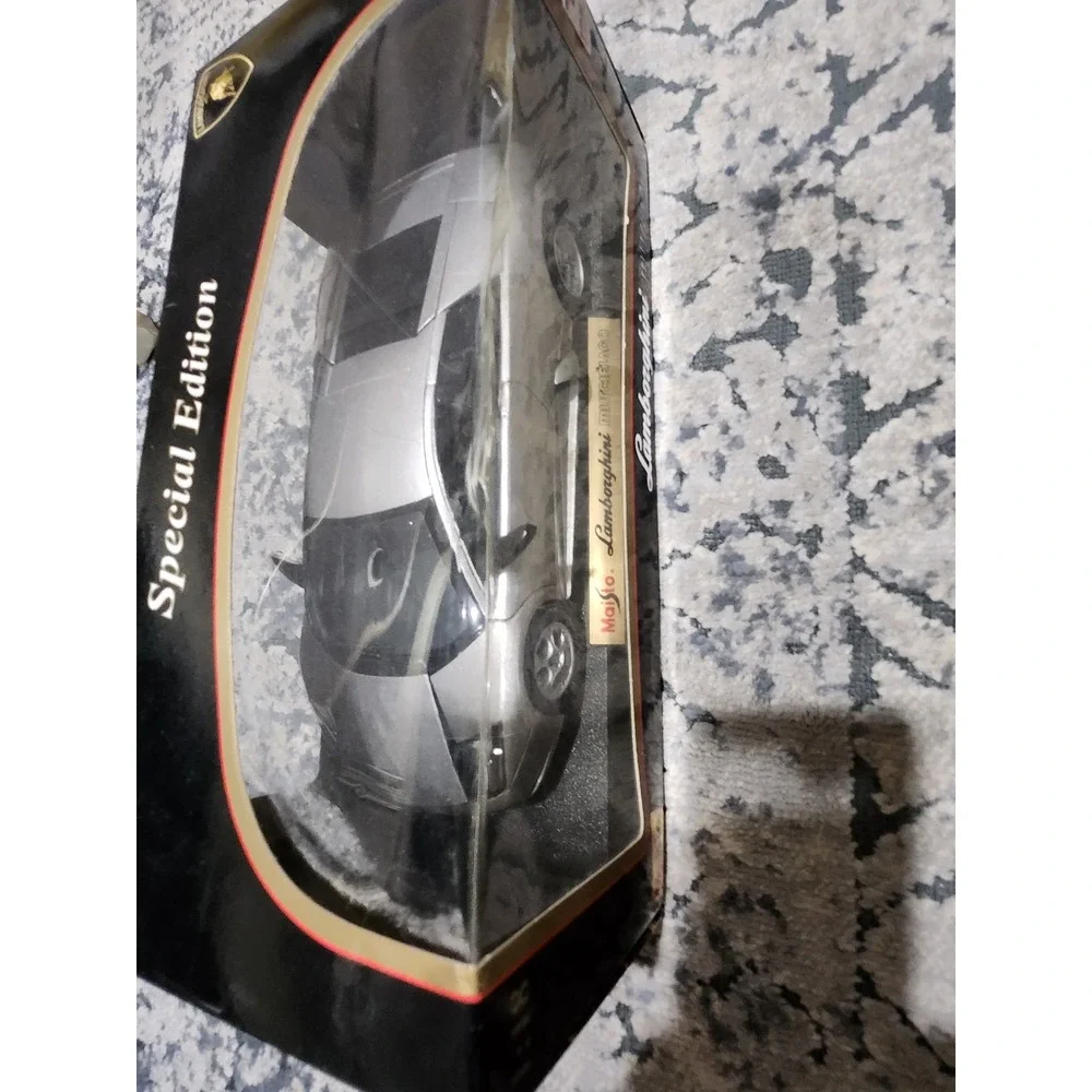 Maisto Special Edition 1:18 Lamborghini Murcielago Silver Diecast Model Car
